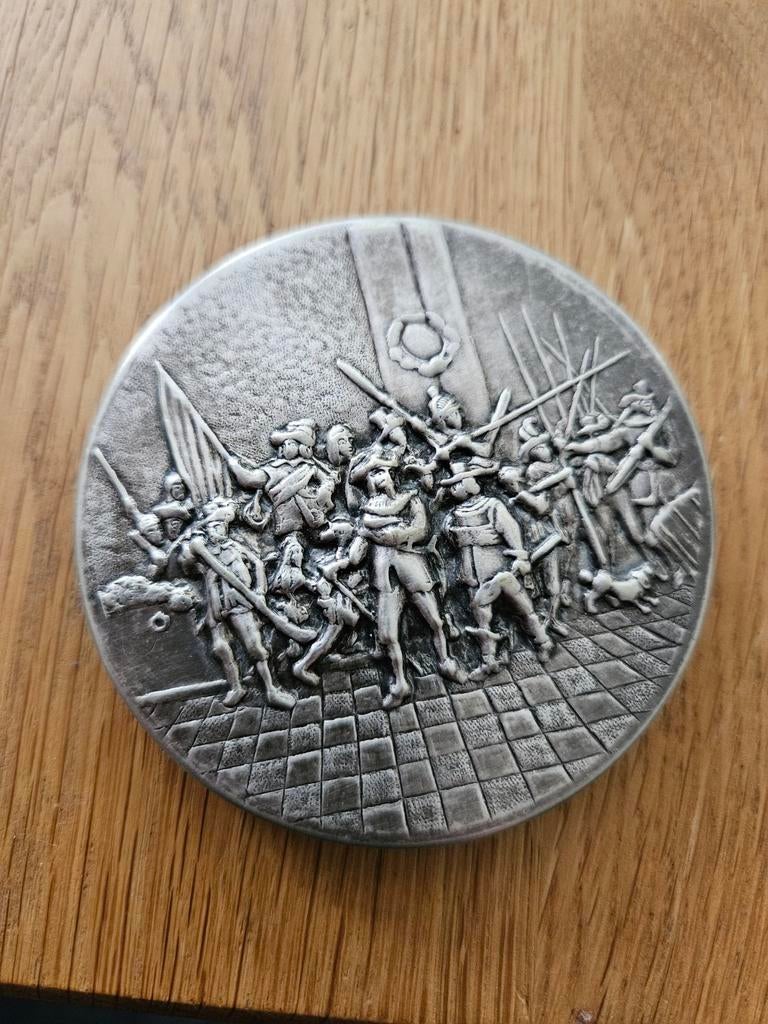 Antieke Poederdoos met reliëf van figuren, Antiek en Kunst, Antiek | Overige Antiek, Ophalen of Verzenden