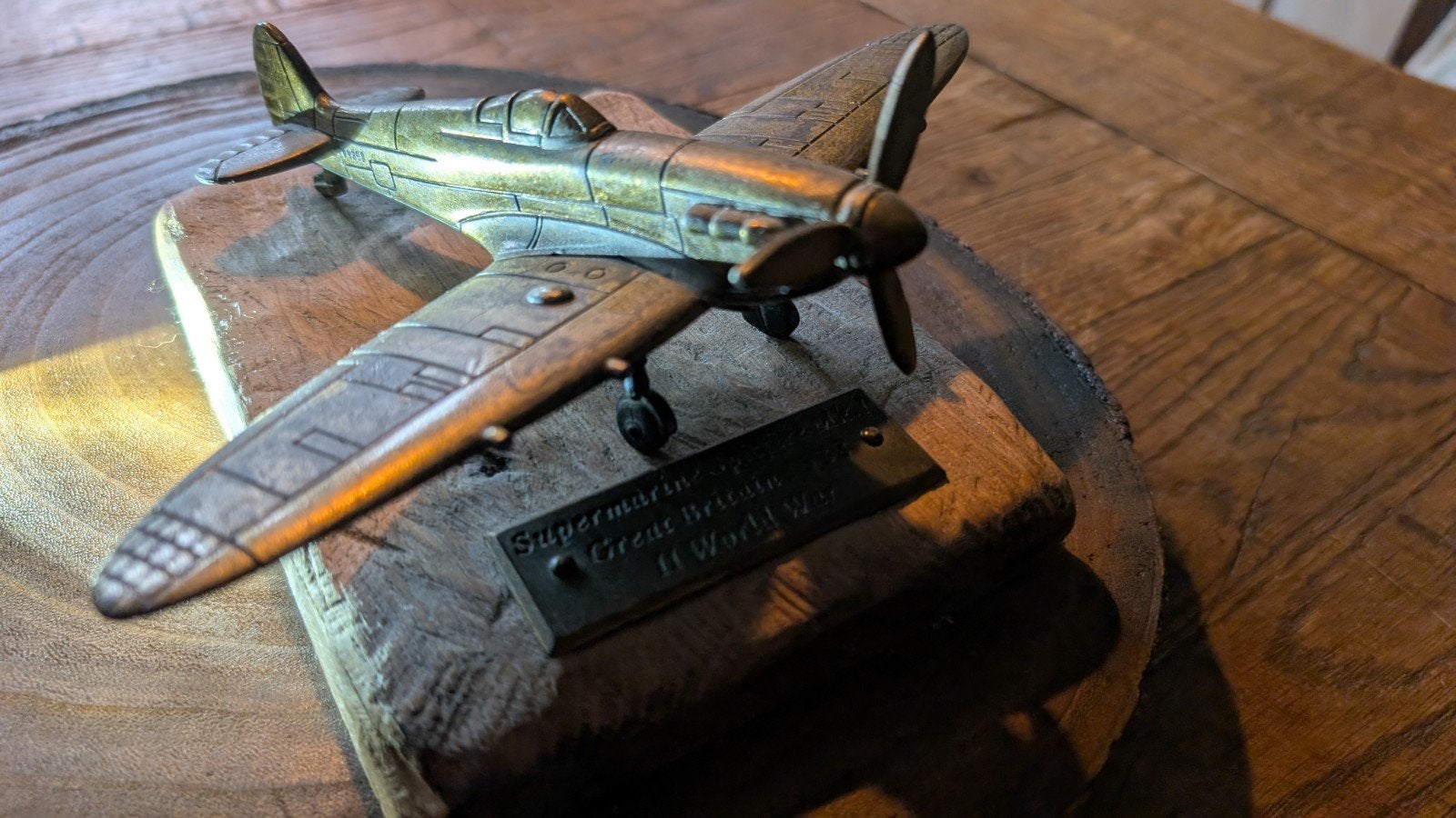 Decoratieve metalen Spitfire, messing kleur, Ophalen of Verzenden, Gebruikt