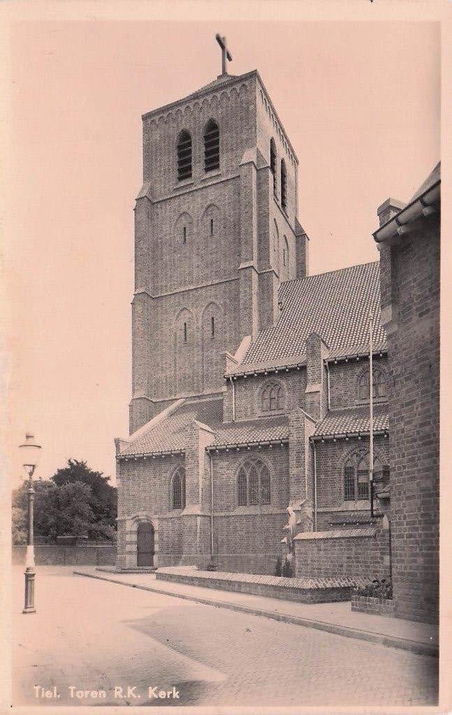 Tiel - Toren RK Kerk (type fotokaart), Ophalen of Verzenden, 1940 tot 1960, Ongelopen, Gelderland