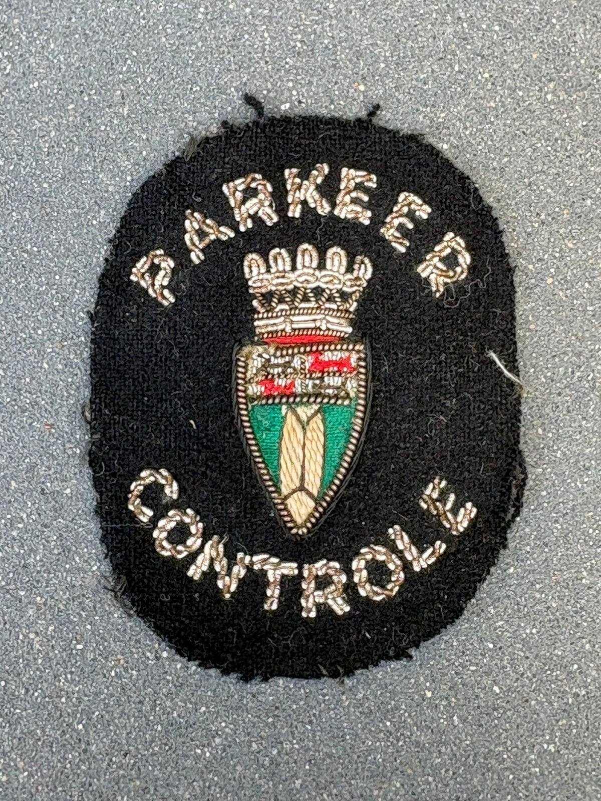 Vintage Parkeercontrole embleem, Ophalen of Verzenden, Overige soorten, Nederland, Embleem of Badge