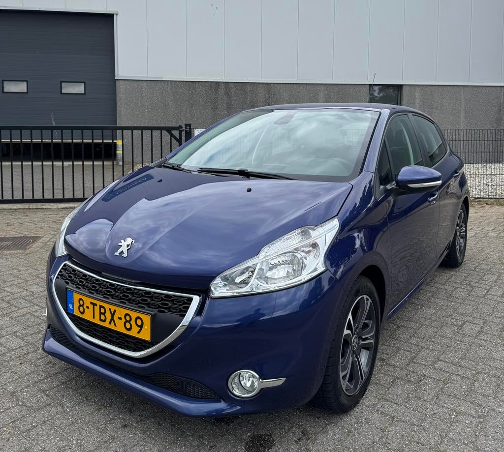 Peugeot 208 1.2 VTI | Park. Sens | Multimedia |Nieuwe Distr., Voorwielaandrijving, 31 €/maand, 1199 cc, Blauw