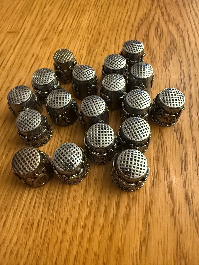Vintage metalen vingerhoeden (18x), Ophalen of Verzenden, Nieuw, Overige materialen, Nederland