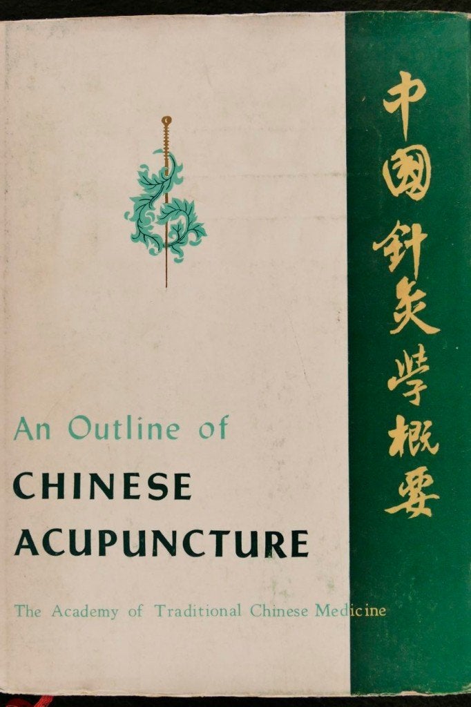An outline of chinese acupuncture, Ophalen of Verzenden, Zo goed als nieuw