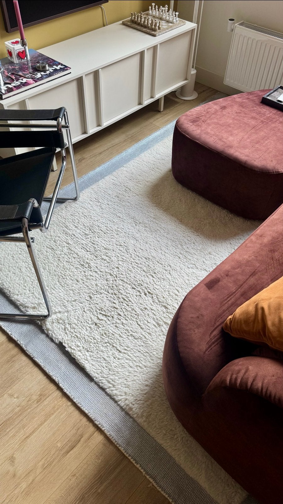 Crèmekleurig wollen vloerkleed met zilveren rand, Huis en Inrichting, Ophalen, Gebruikt, 150 tot 200 cm, 200 cm of meer