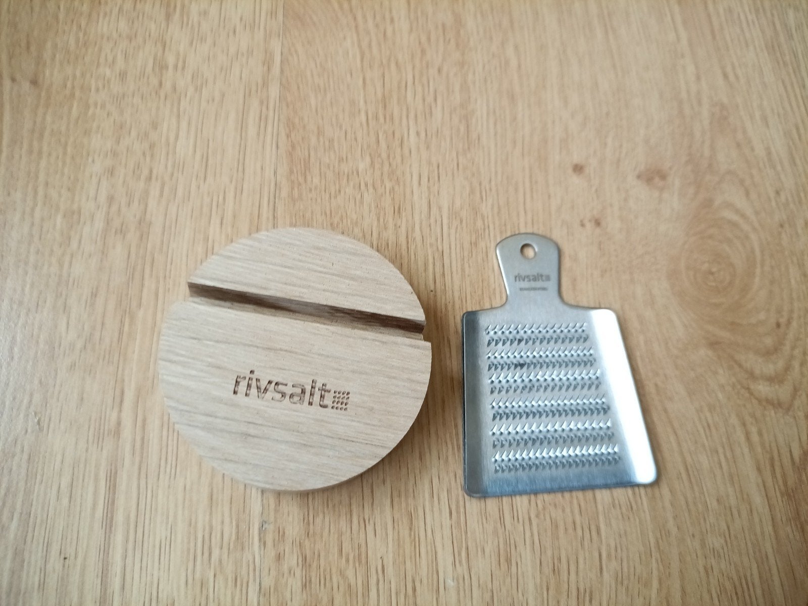 Rivsalt rasp met eikenhouten houder, Overige typen, Hout, Ophalen of Verzenden, Zo goed als nieuw