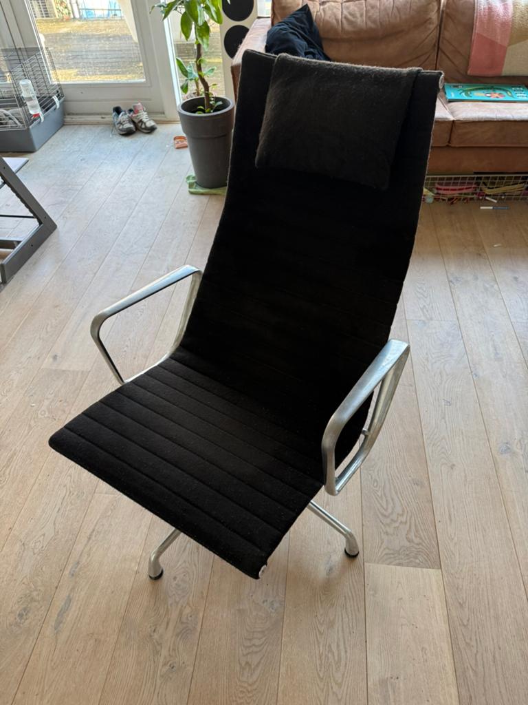 Vitra Eames lounge chair stoel EA124 EA 124, Ophalen, Gebruikt, 75 tot 100 cm, Stof