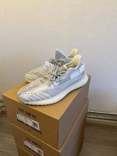 Adidas Yeezy Boost 350 V2 Static – Maat 43 1/3 – Deadstock, Ophalen, Wit, Nieuw, Sneakers of Gympen