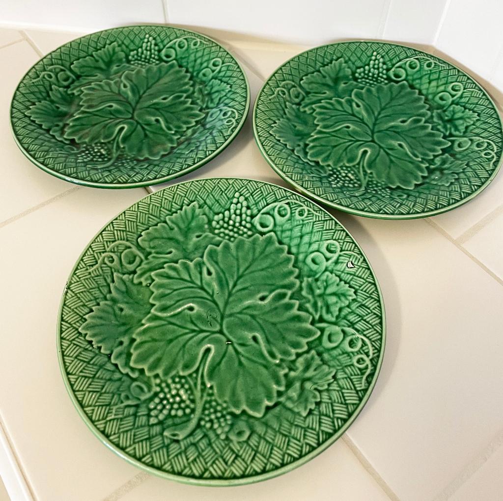 3 zeldzame groene majolica borden Salins, 19e eeuw, Wijnblad, Ophalen of Verzenden