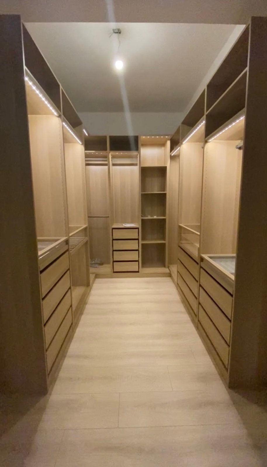IKEA PAX Walk-in Closet – luxe uitvoering met verlichting, Rotterdam