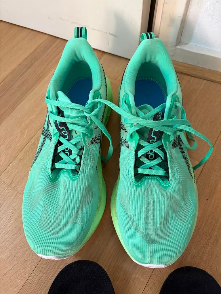 ASICS novablast 5 mt 45 - Zo goed als nieuw, Ophalen of Verzenden, Zo goed als nieuw, Hardloopschoenen, Asics