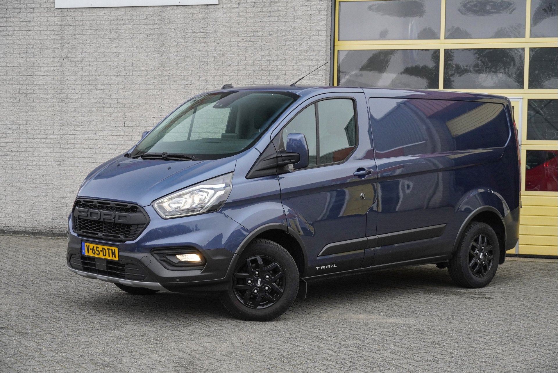 Ford Transit Custom 300 2.0 TDCI L1H1 Trail BJ2022 Lmv 16" (, Voorwielaandrijving, 4 cilinders, Blauw, 2500 kg