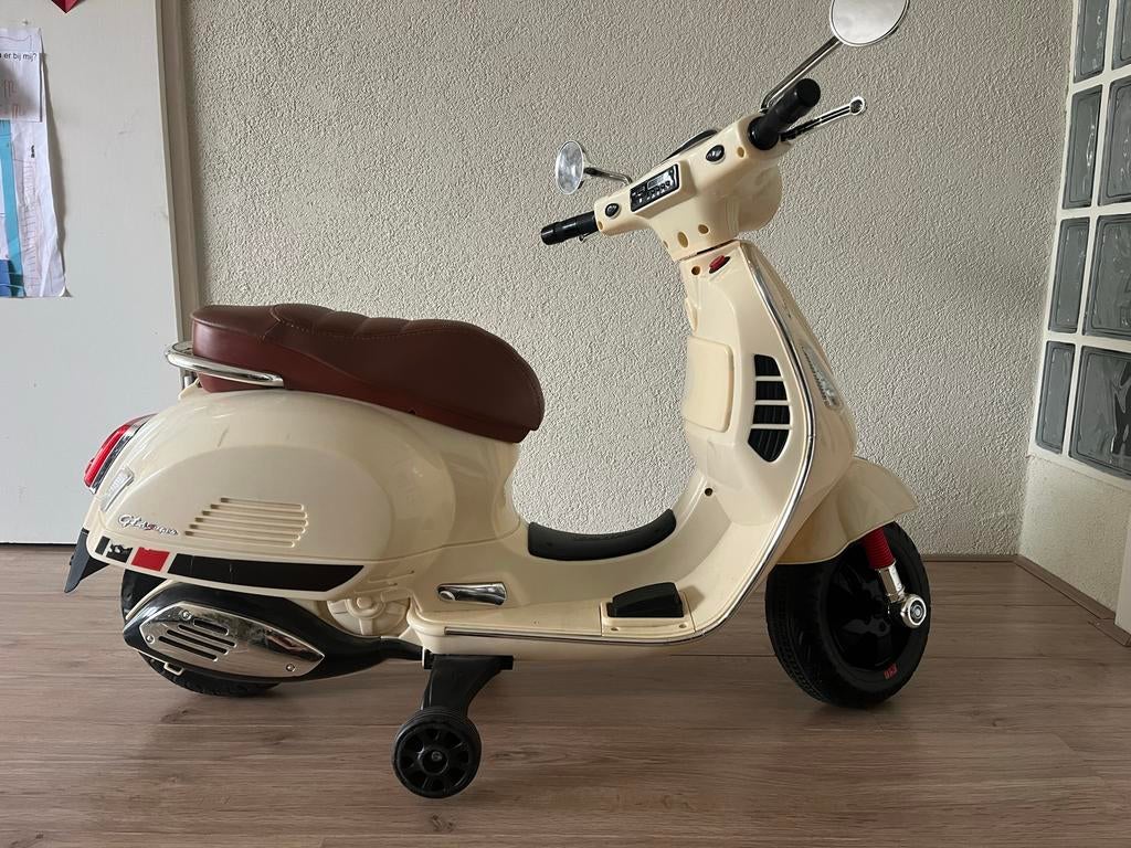 Elektrische Vespa scooter voor kinderen, Ophalen, Zo goed als nieuw