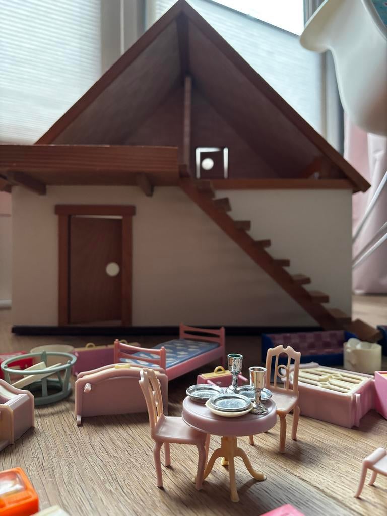Vintage Houten Poppenhuis met Meubels, Ophalen of Verzenden, Gebruikt, Poppenhuis