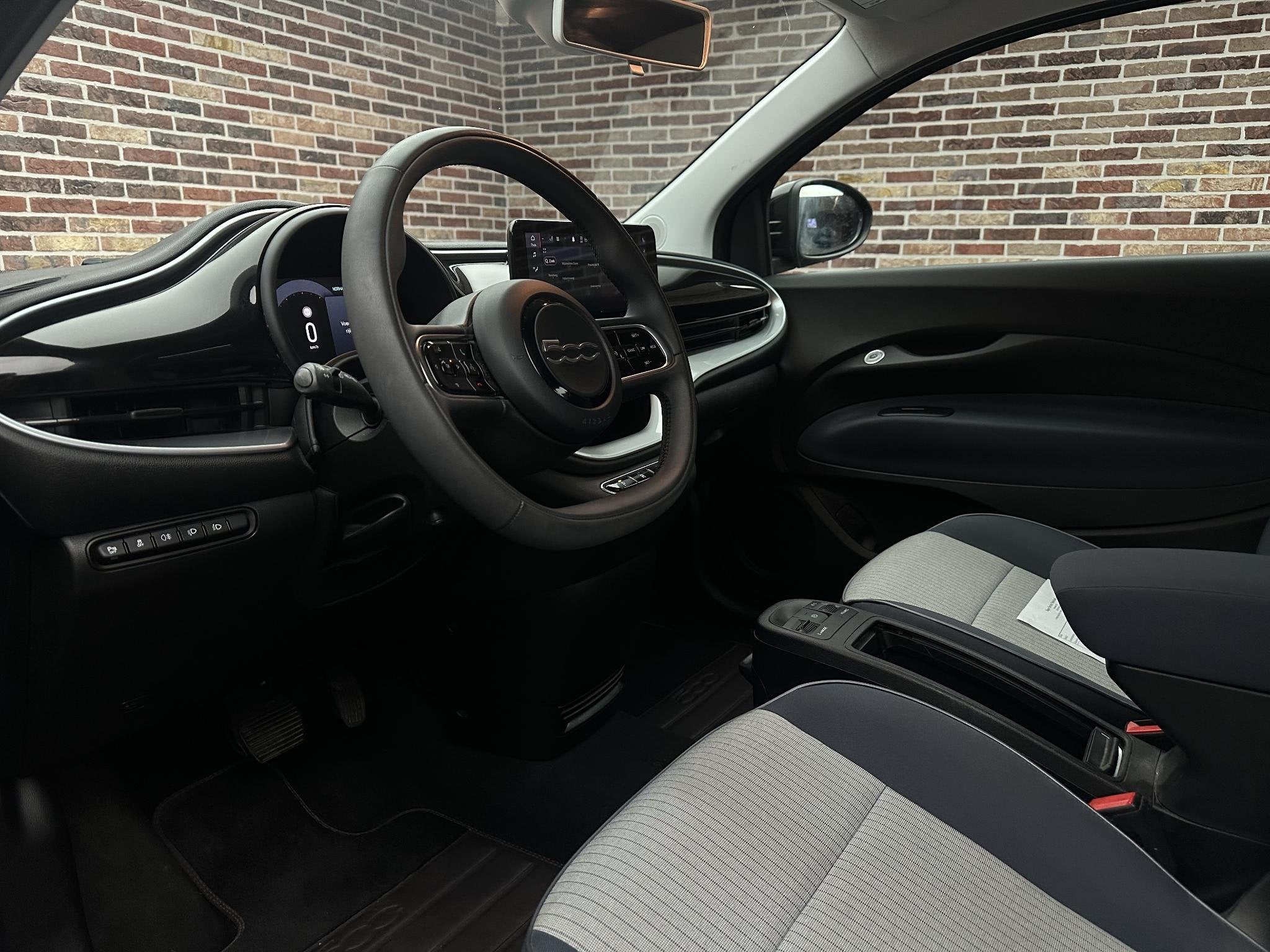 Fiat 500 C Icon 42 kWh Cabrio| elektrisch, Auto's, Stof, Gebruikt, 118 pk, Cabriolet
