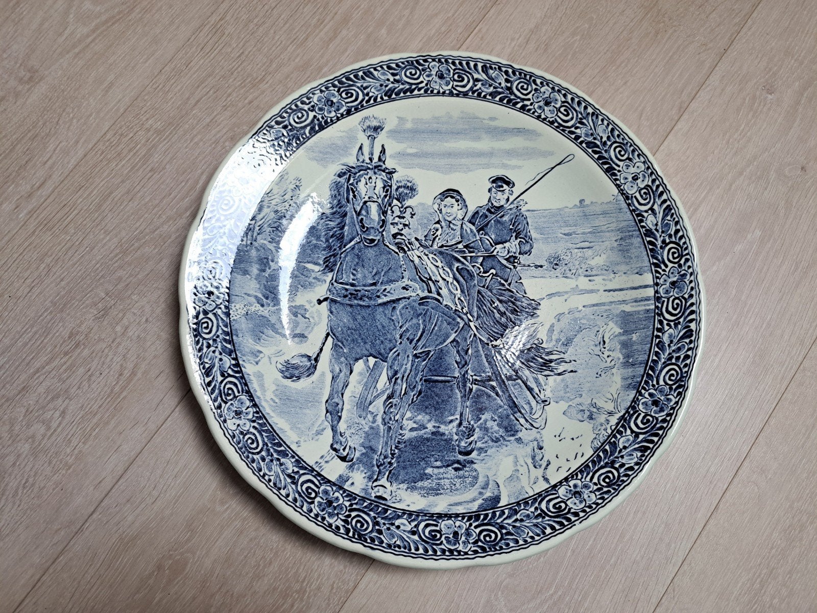 Antiek groot Delfts Blauw bord Paardenslee, Ophalen