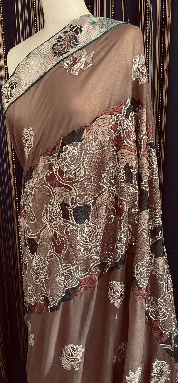SARI: Indiase Klederdracht voor vrouwen. Creme+Zilver, Kleding | Dames, Ophalen of Verzenden, Nieuw, Beige