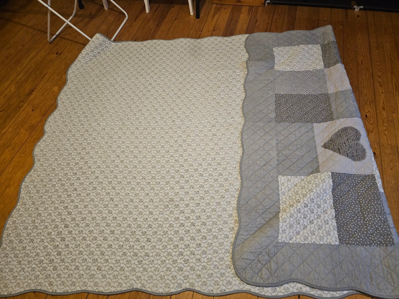 Bedsprei 260 x 180 cm - Grijs/Wit met Hartjes, Meisje, Ophalen of Verzenden, Zo goed als nieuw, Dubbelzijdig