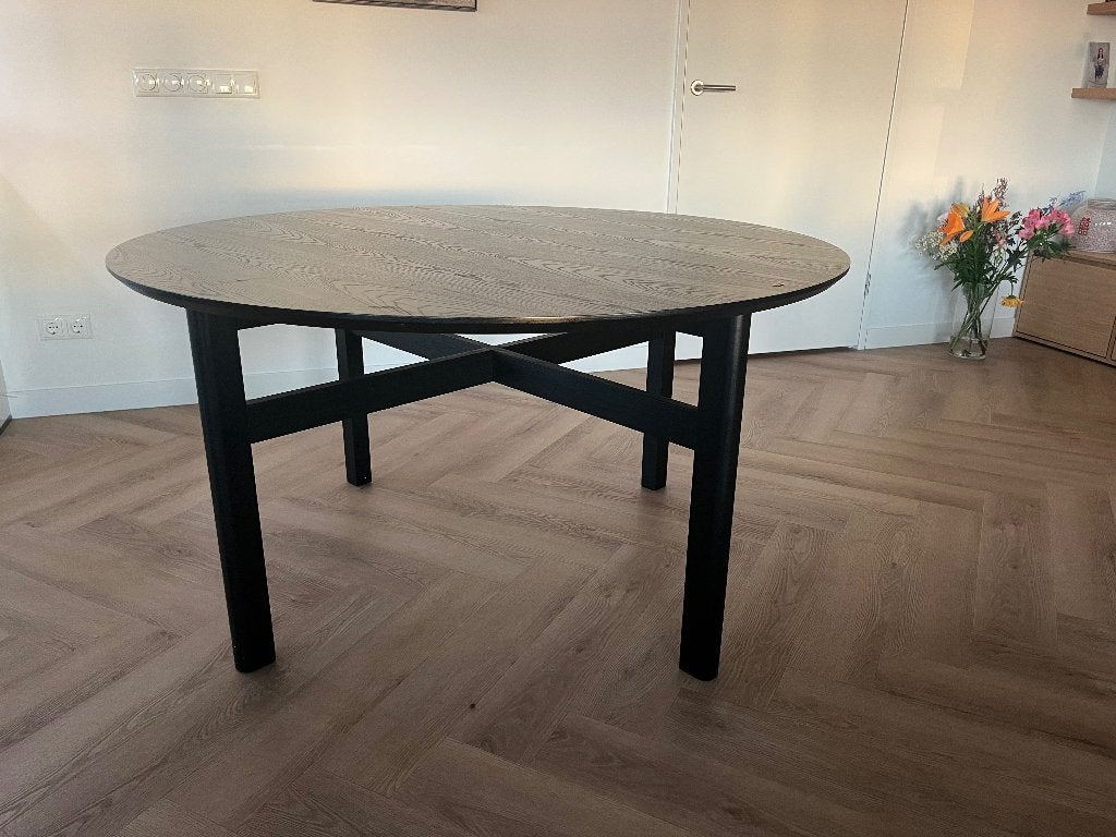 Te koop HÜBSCH ronde zwarte eetkamertafel, Ophalen, Danisch design, Zo goed als nieuw, Vier personen