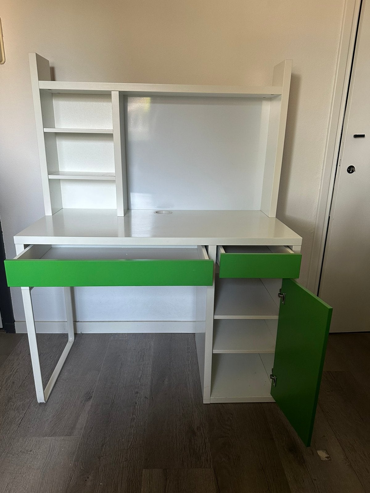Kinder bureau, Ophalen, Zo goed als nieuw