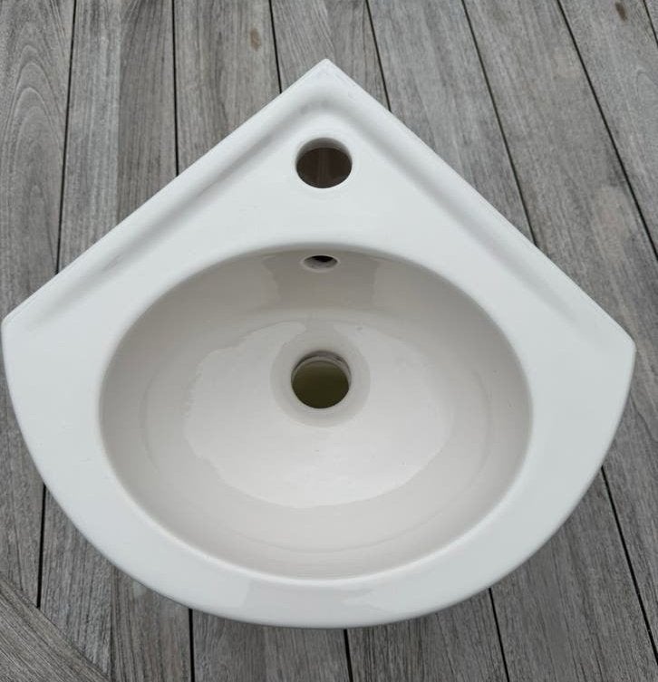 Als nieuw toilet hoekfontein kleur RAL 9010, Ophalen of Verzenden, Zo goed als nieuw, Toilet