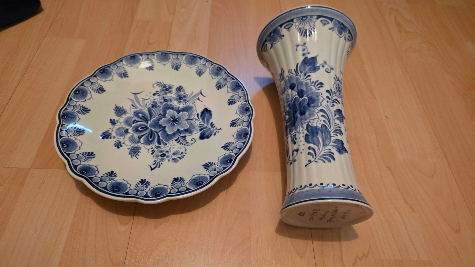 Delfts Blauw Vaas en Schaal - Handgeschilderd Holland, Antiek en Kunst, Ophalen