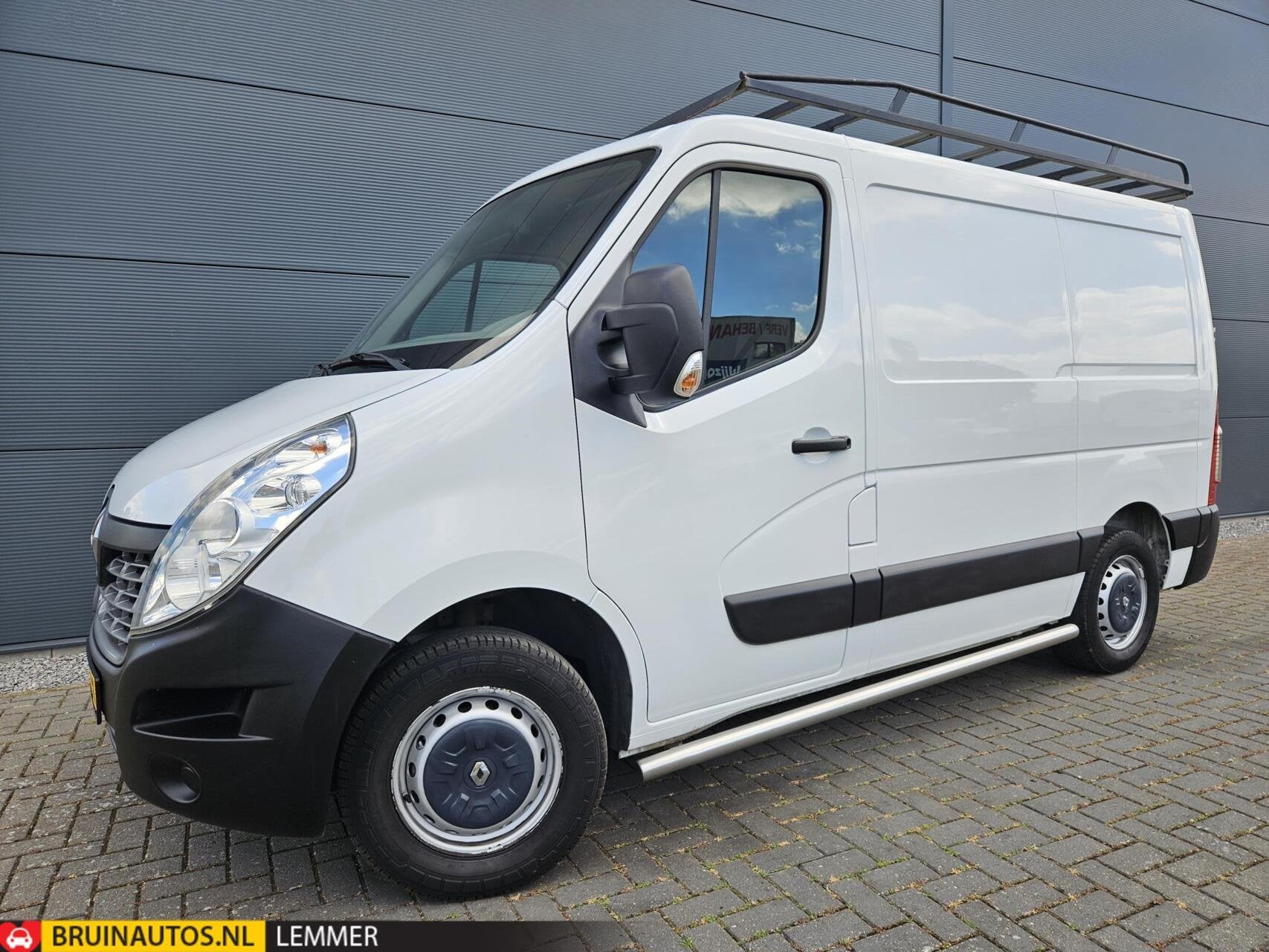 Renault Master 2.3 dCi L1H1 Airco Navi 110 PK inrichting Imp, Auto's, Bestelauto's, 13 km/l, Euro 5, Achterwielaandrijving, Gebruikt