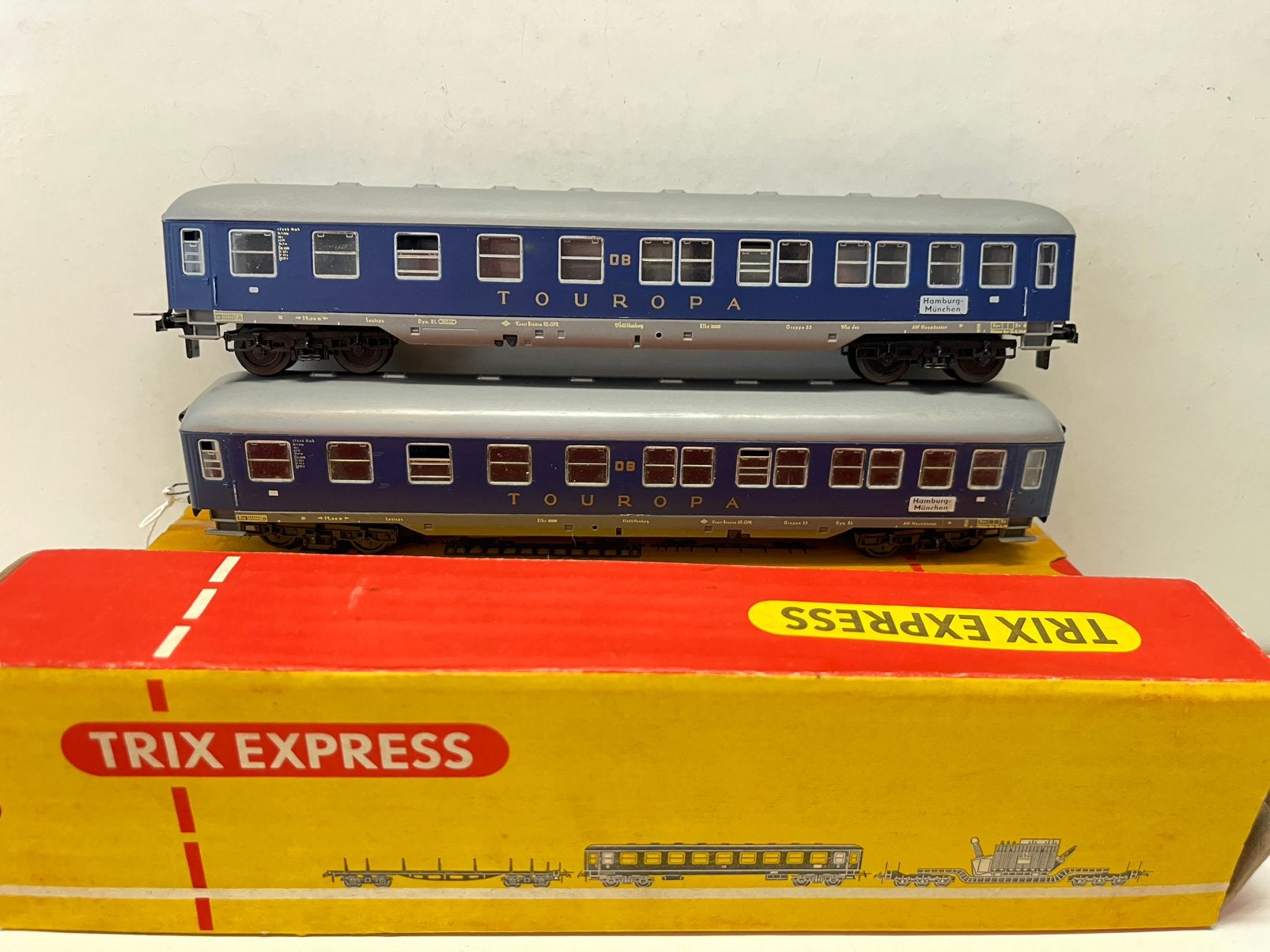 Trix Express 2x Touropa rijtuigen, Gelijkstroom, Trix, Wagon, Ophalen of Verzenden
