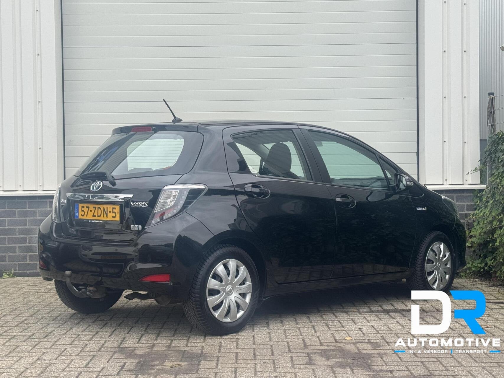 Toyota Yaris 1.5 Full Hybrid Aspiration | CAMERA | CLIMA | T, Auto's, Euro 5, Gebruikt, Zwart, 4 cilinders