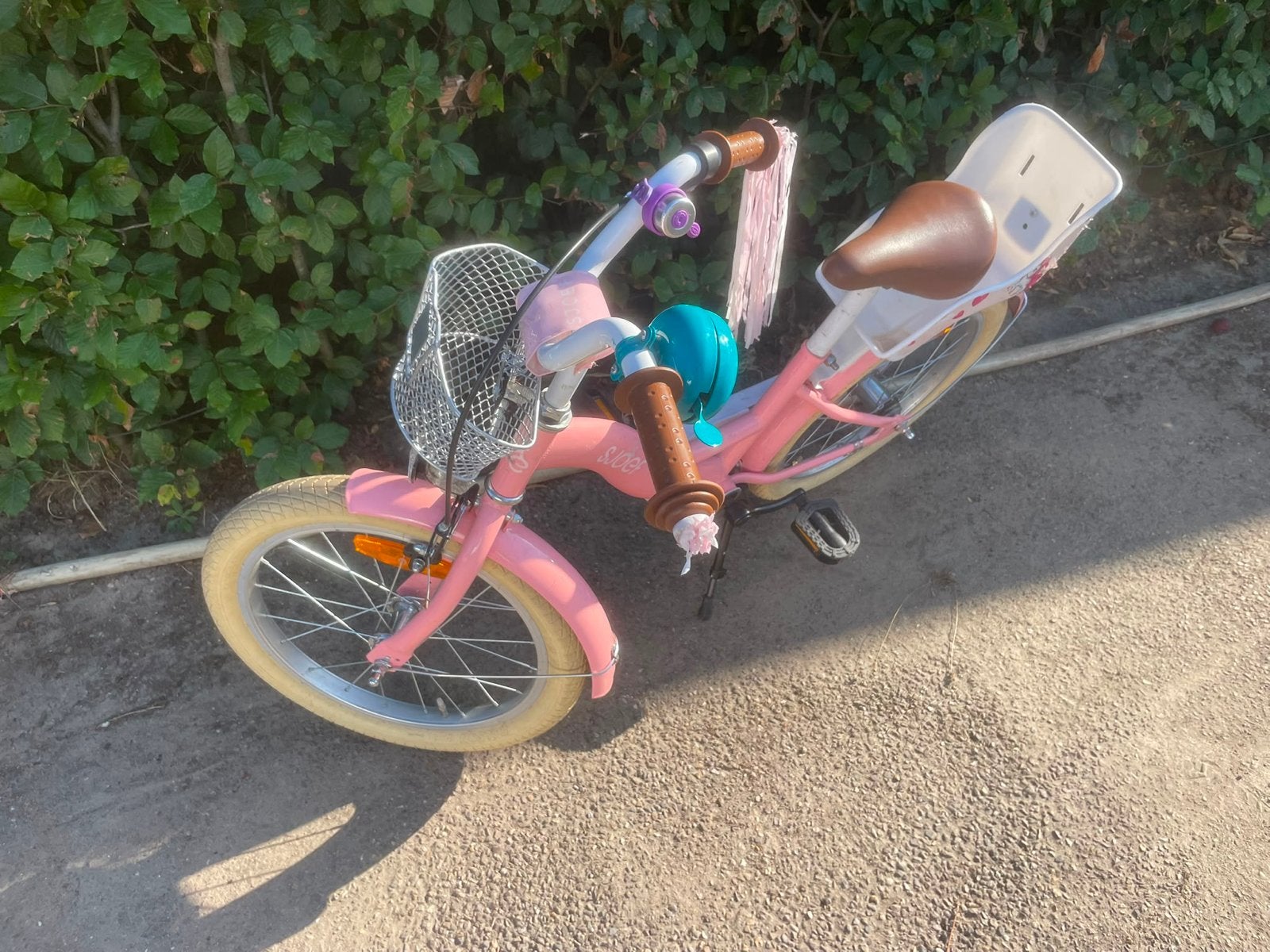 Roze kinderfiets met mandje en achterzitje, Ophalen, Gebruikt, Terugtraprem, 16 tot 20 inch