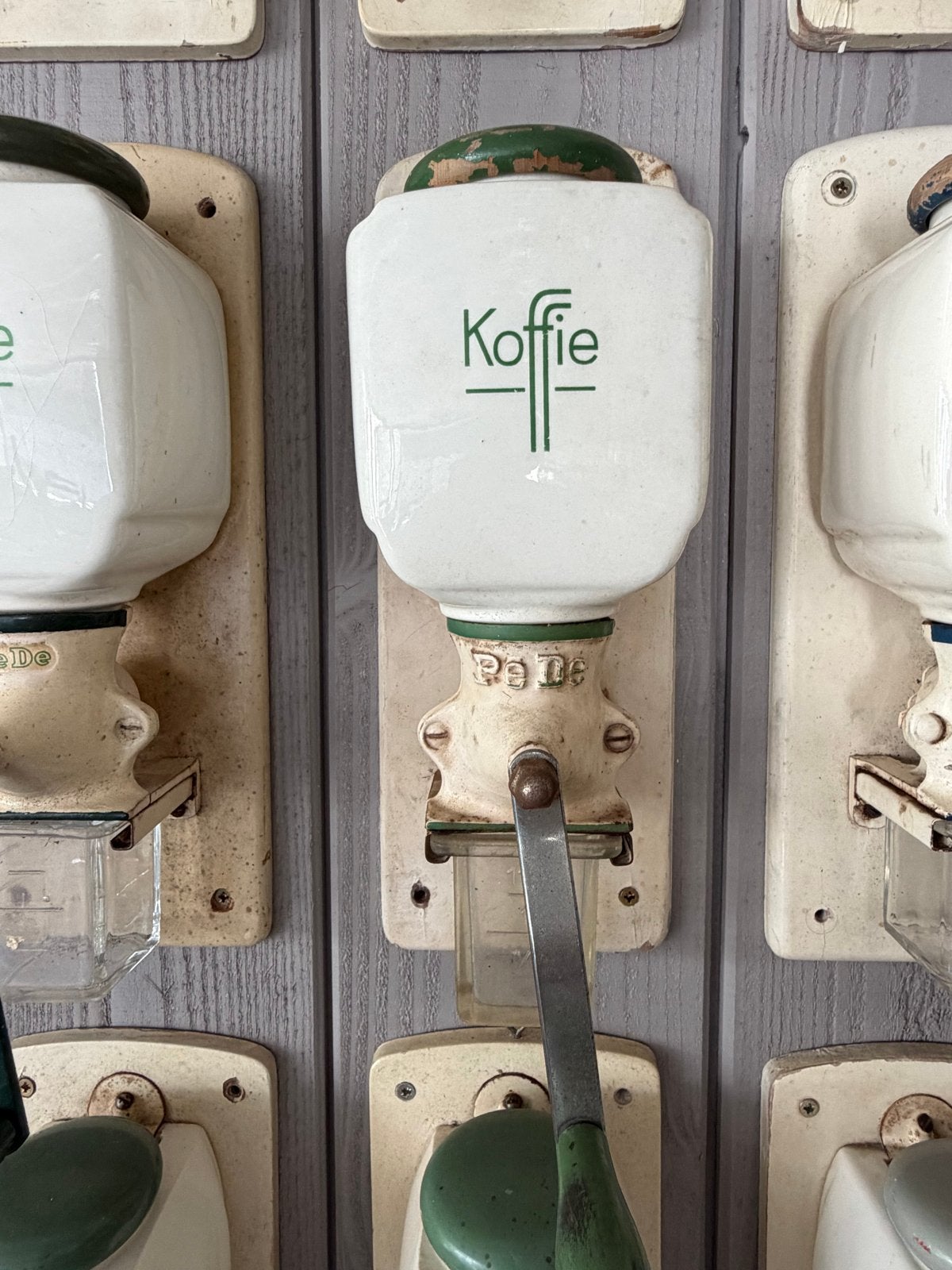 Vintage Koffiemolen met Groene Tekst, Ophalen of Verzenden