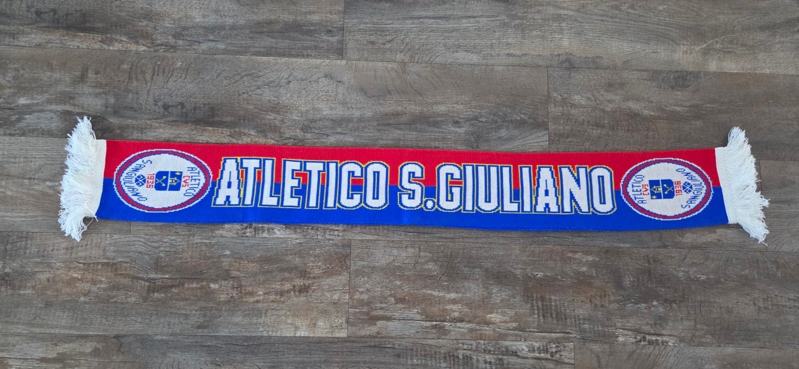 Sjaal Atletico San Giuliano, Verzamelen, Sportartikelen en Voetbal, Ophalen of Verzenden, Zo goed als nieuw, Buitenlandse clubs