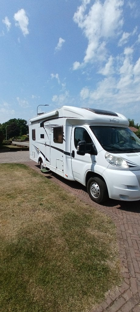 Camper OFF-GRID  | Zonnepanelen | Fietsendrager | TREKHAAK, Standaard zit, Koelkast, Particulier, 6 tot 7 meter