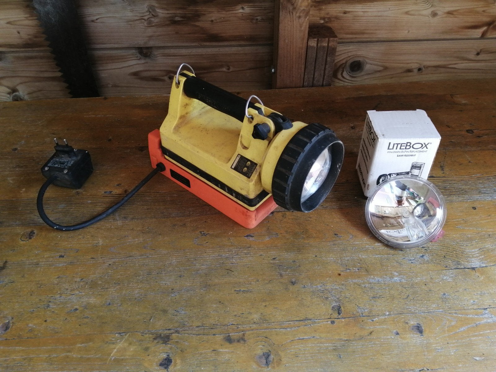 Werklamp met houder en extra nieuwe lamp, Ophalen of Verzenden, Gebruikt, Accu
