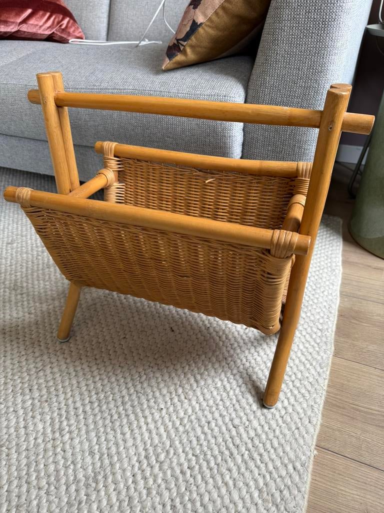 Vintage rotan krantenbak, Huis en Inrichting, Woonaccessoires | Krantenbakken en Lectuurbakken, Ophalen, Gebruikt