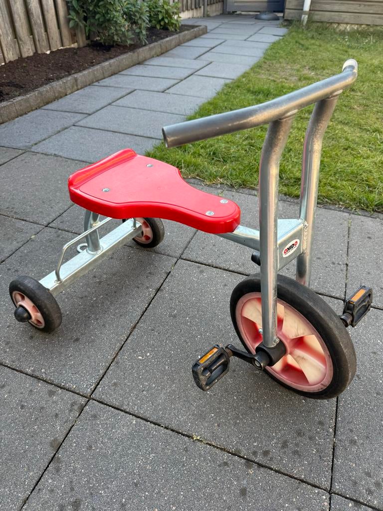 Stevige driewieler - Okido - Rood/Zilver, Ophalen, Gebruikt, Terugtraprem
