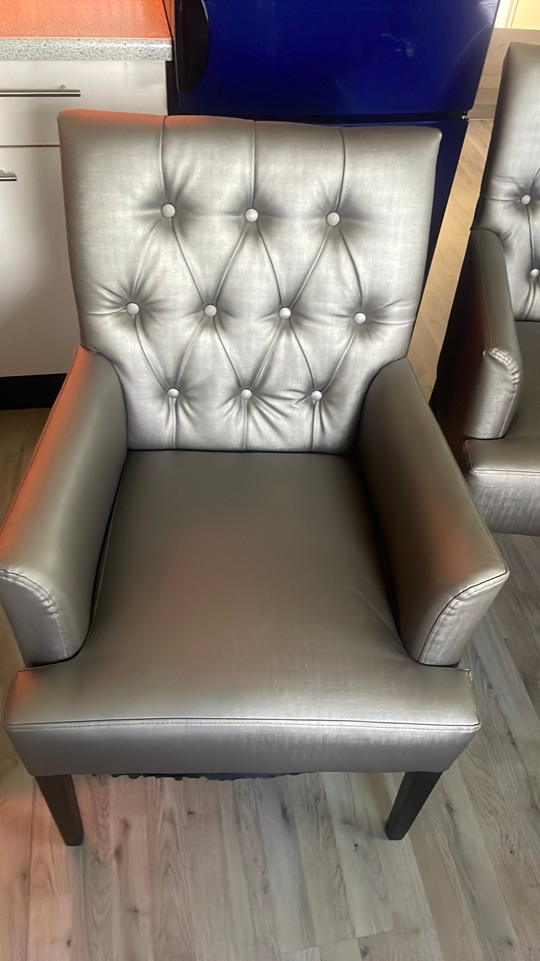 3 mooie stoelen, Ophalen, Zo goed als nieuw, 50 tot 75 cm, Leer