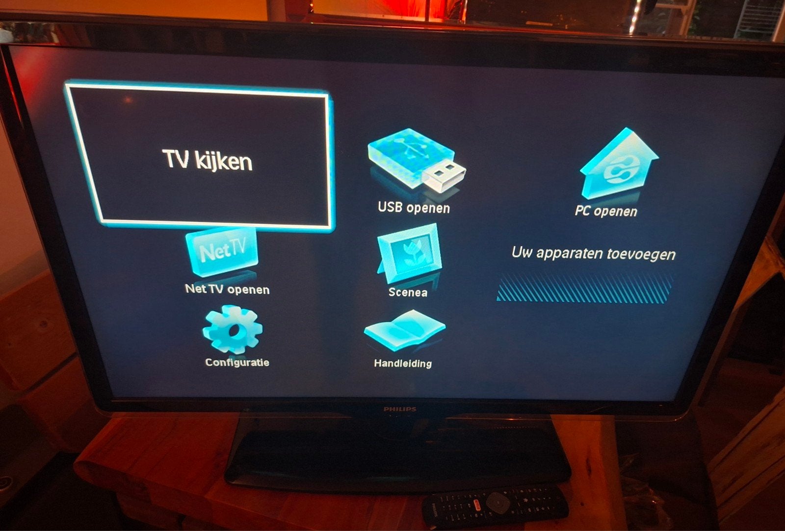 Philips 37PFL8404H/12 LCD TV met 2-zijdig Ambilight, Ophalen, Gebruikt
