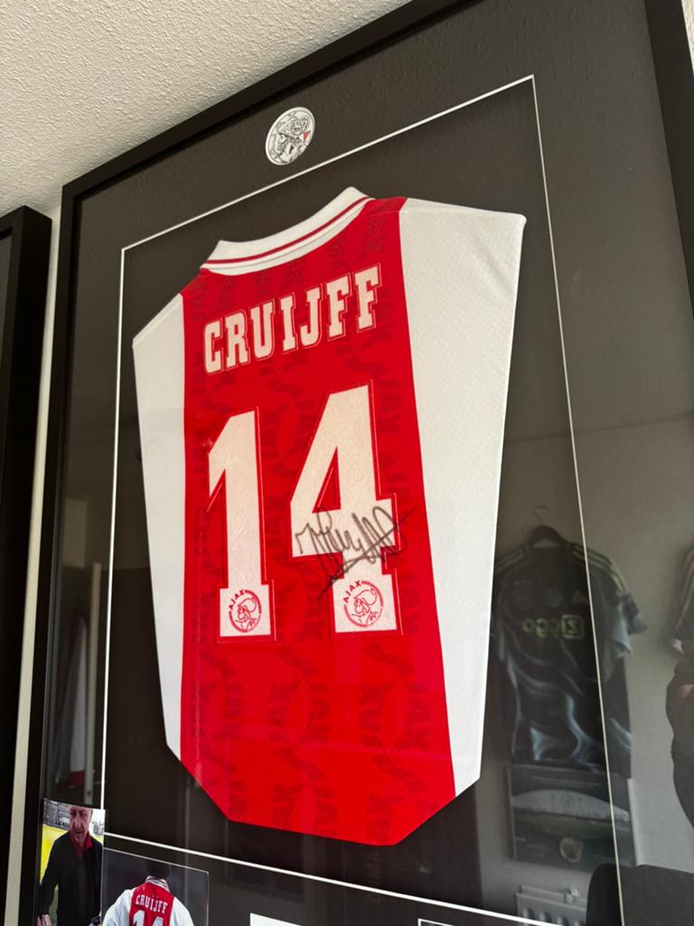 Gesigneerd vintage Ajax shirt Johan Cruijff met fotobewijs!, Ophalen of Verzenden, Zo goed als nieuw, Ajax, Shirt