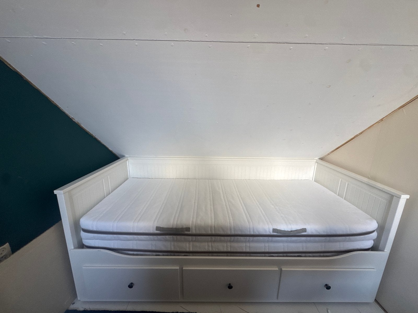 Hemnes bedbank uitschuifbaar + 2 matrassen, Ophalen, Wit, Tweepersoons, 200 cm