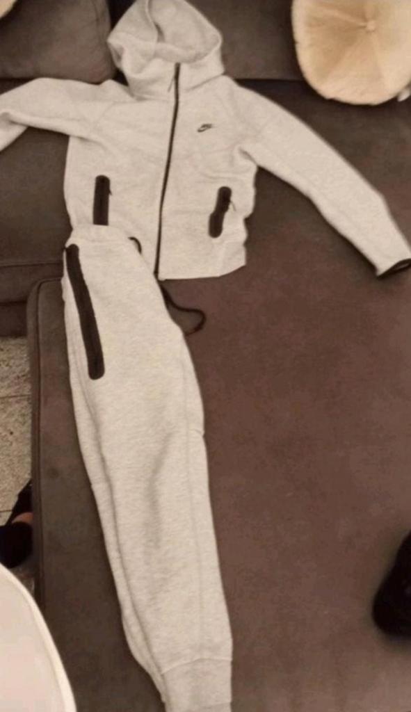 Nike Tech Fleece XS, Ophalen of Verzenden, Zo goed als nieuw, Maat 46 (S) of kleiner