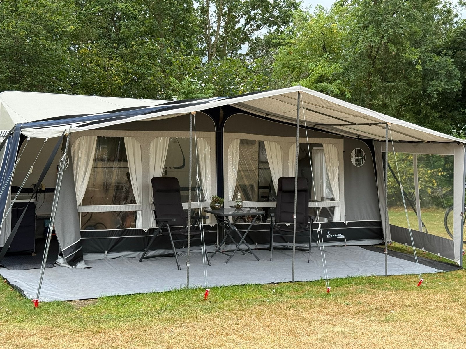 Dethleffs Nomad - Bijzondere, Ruime caravan, 2 aparte bedden, Caravans en Kamperen, Rondzit, Particulier, Dethleffs, 5 tot 6 meter