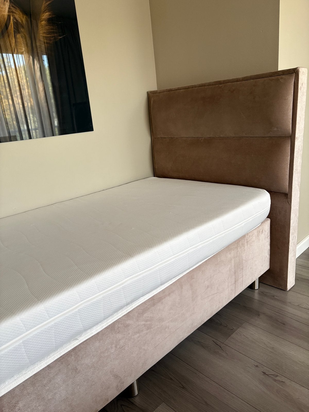 Eenpersoons boxspring met matras - Zo goed als nieuw, Huis en Inrichting, Slaapkamer | Bedden, Ophalen, 90 cm, Eenpersoons, Bruin