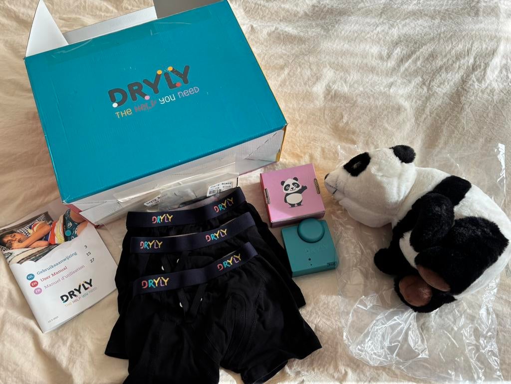 Dryly - zo goed als nieuw - incl. 3 broekjes 122/128, Ophalen, Zo goed als nieuw, Overige typen