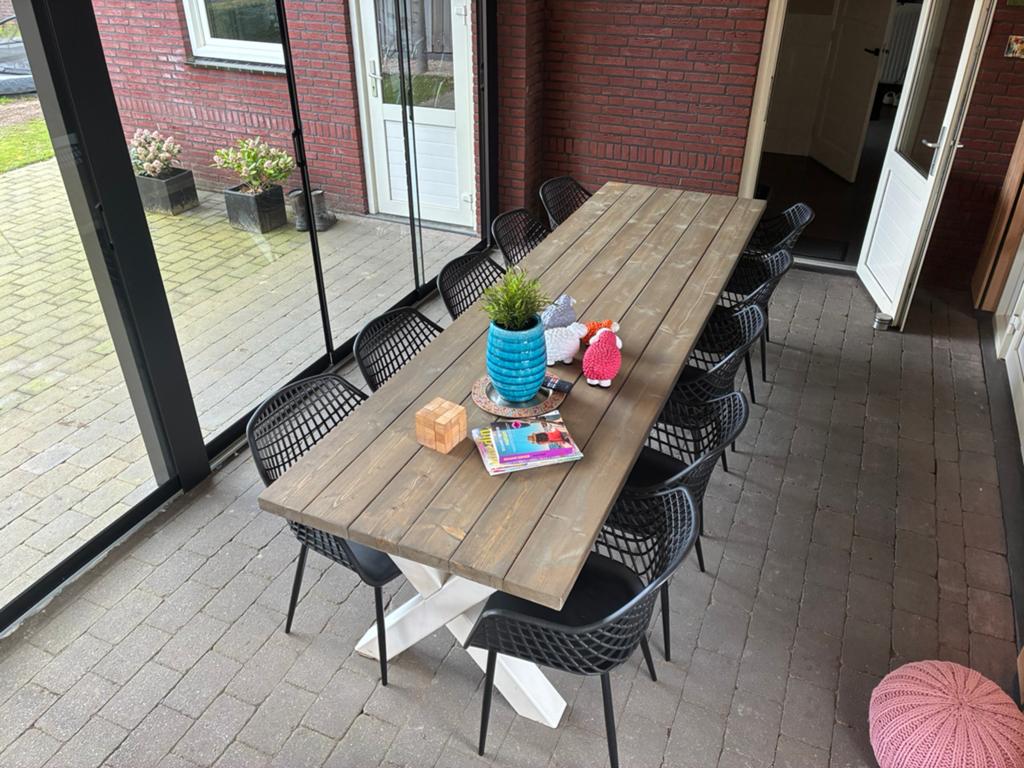 Tuintafel kruis onderstel zes tot 12 personen, Ophalen, Zo goed als nieuw, Rechthoekig, Hout