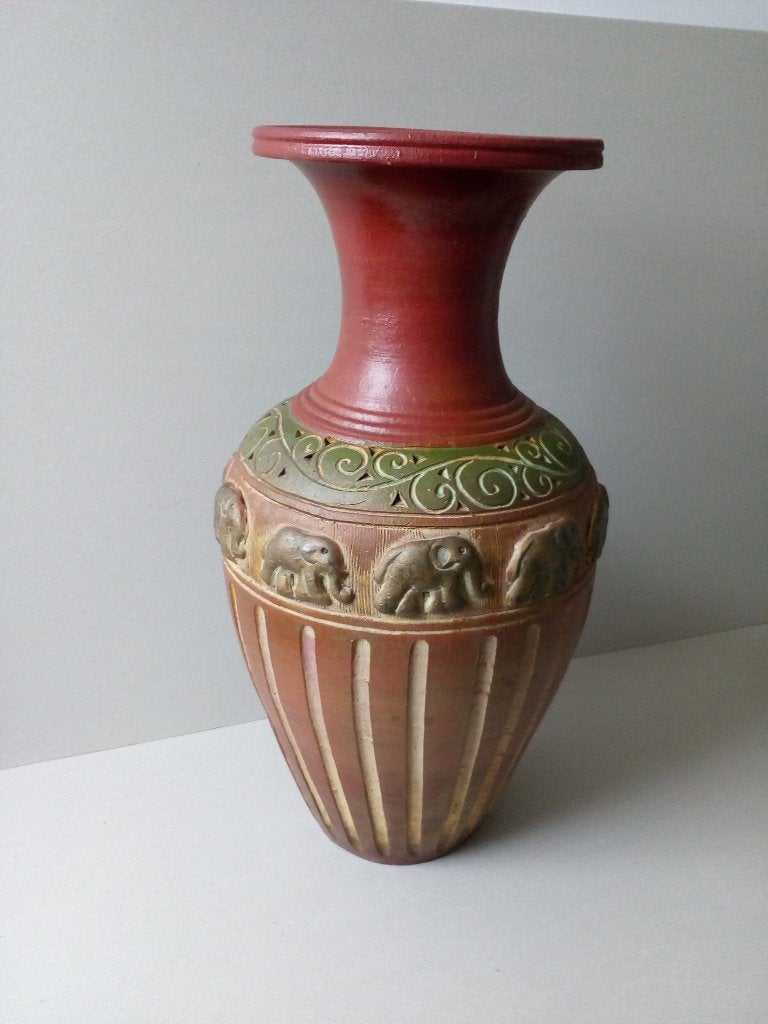 Oude terracotta vaas met olifanten reliëf.Vloervaas., Gebruikt, Overige kleuren, 50 tot 75 cm, Aardewerk of Porselein
