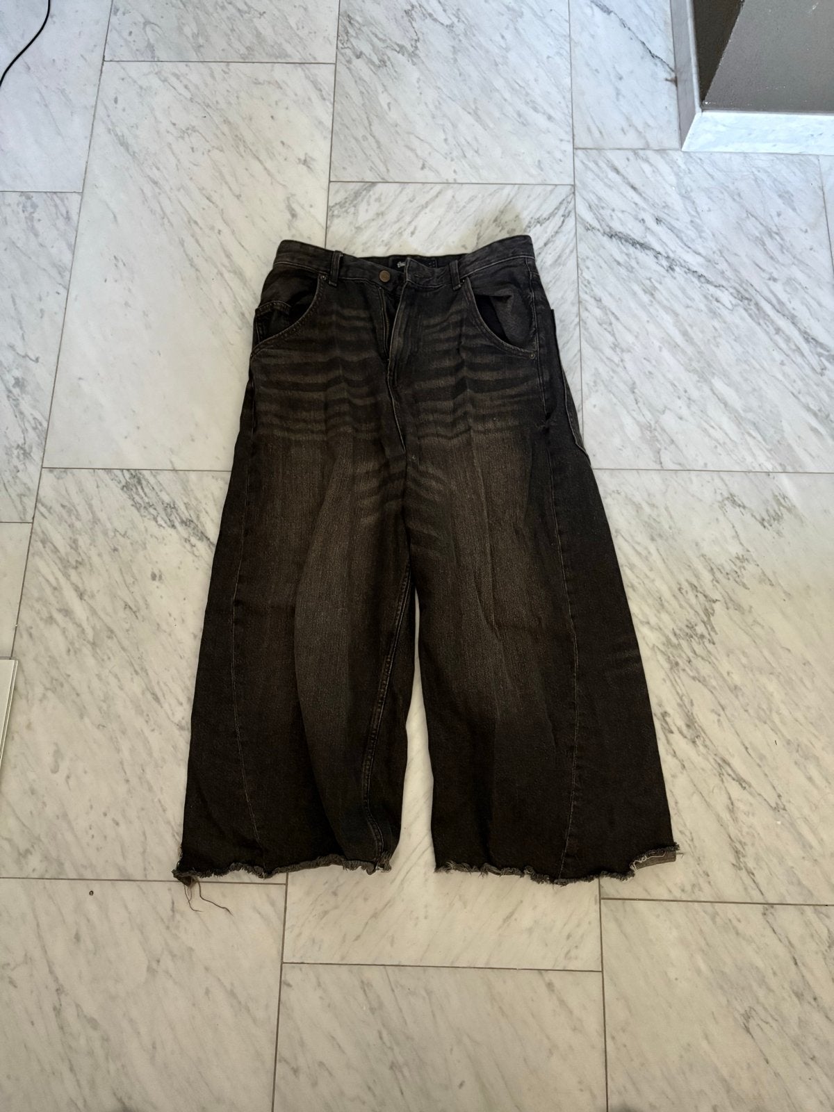 Pull&Bear zwarte cropped wide leg jeans maat 36 (S), Ophalen of Verzenden, Gedragen, Zwart, W33 - W34 (confectie 48/50)