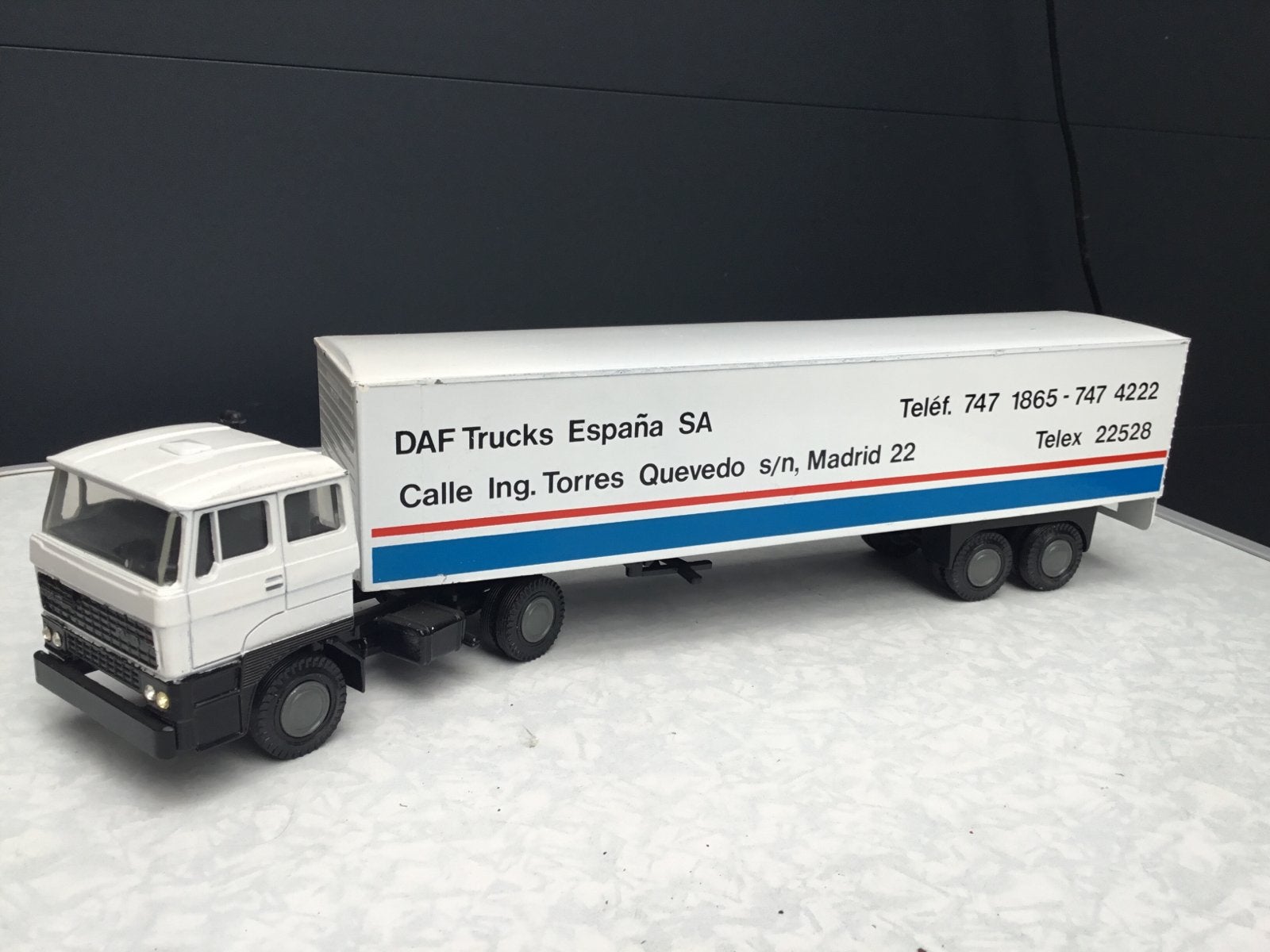 Lion Car Daf 3300 DAF Trucks Espana SA Madrid, Ophalen of Verzenden, Zo goed als nieuw, Bus of Vrachtwagen, Lion Toys