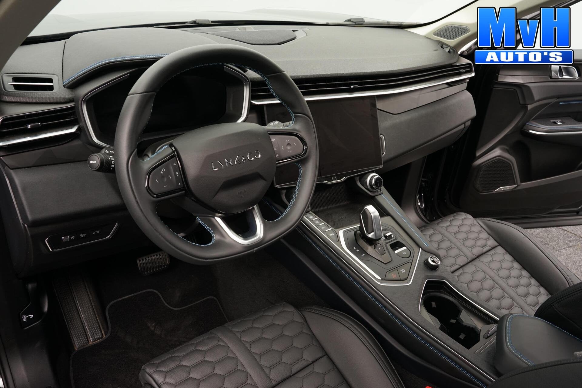 Lynk & Co 01 1.5 PHEV|FULL BLACK XL|LEER|NAP|PANO, Auto's, Dealer onderhouden, Met garantie (alle), Zwart, Bedrijf