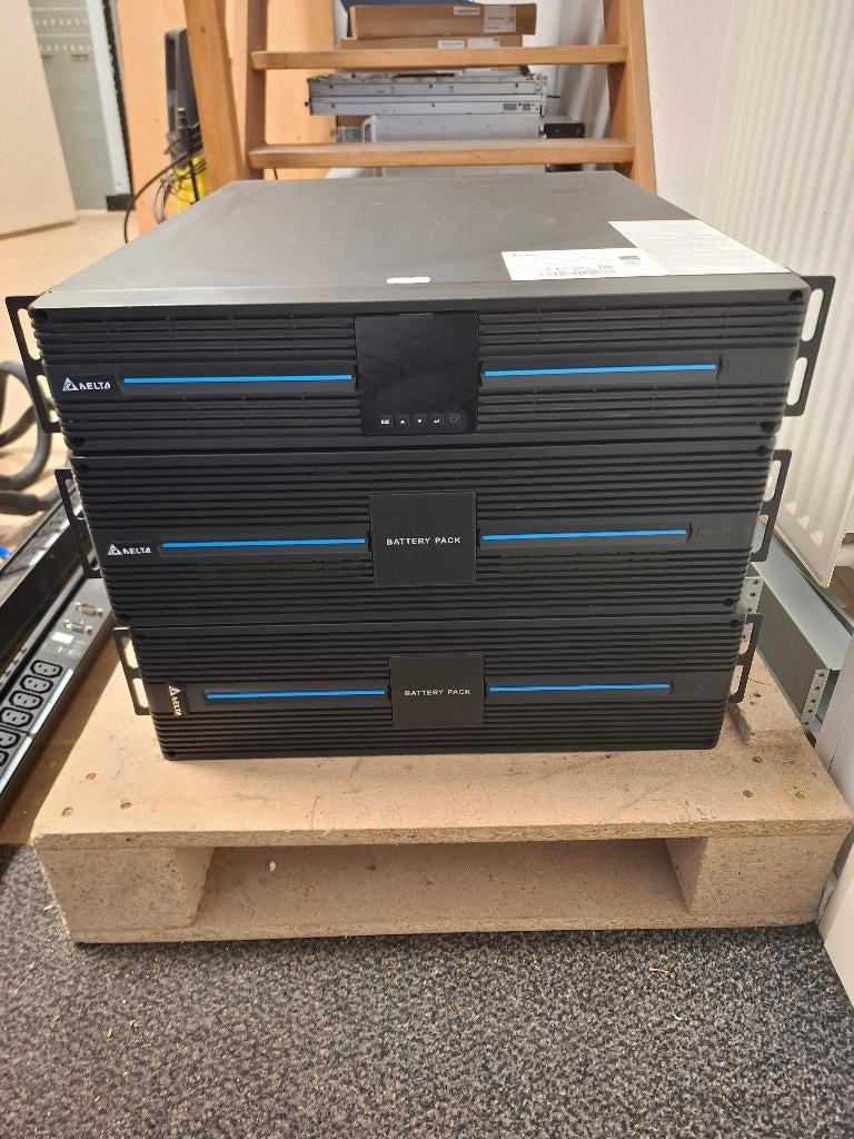 Delta Amplon RT-8K met 2x 9Ah battery banken en 2x PDU’s, Ophalen, Delta Electronics, Refurbished, Delta Electronics