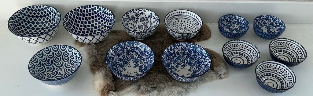 AH schalen kommen blauw wit, Huis en Inrichting, Ophalen of Verzenden, Overige stijlen, Schaal of Schalen